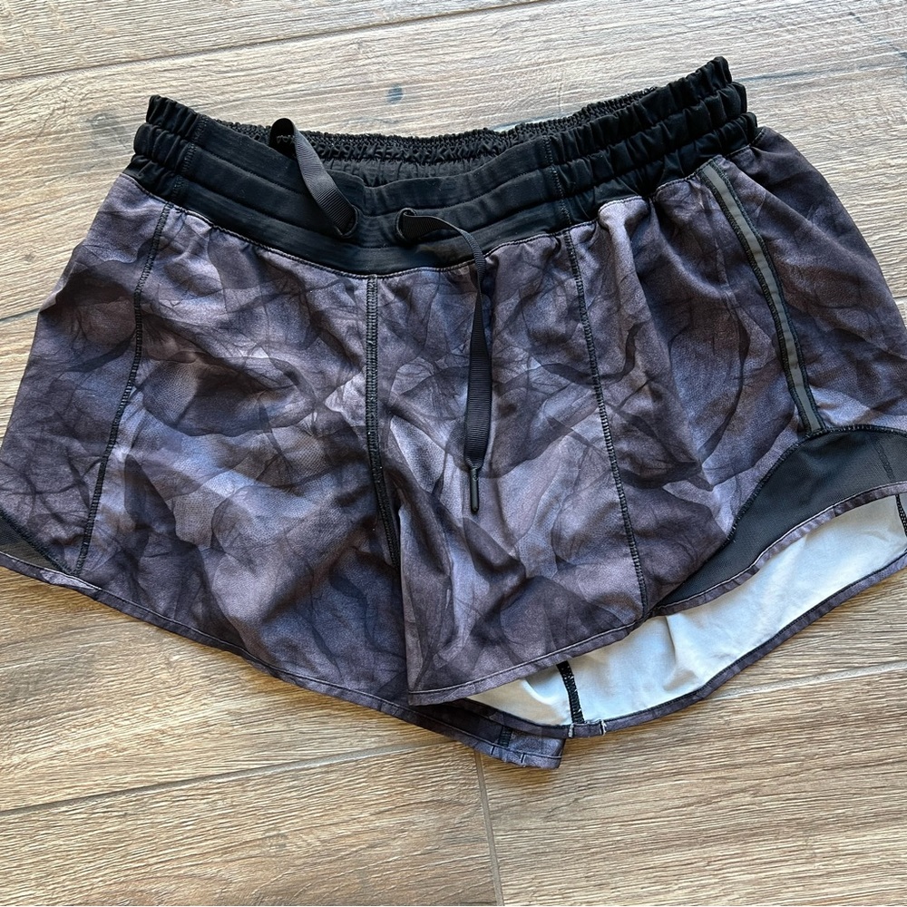Lululemon Hottie Hot Shorts size 8 Tall